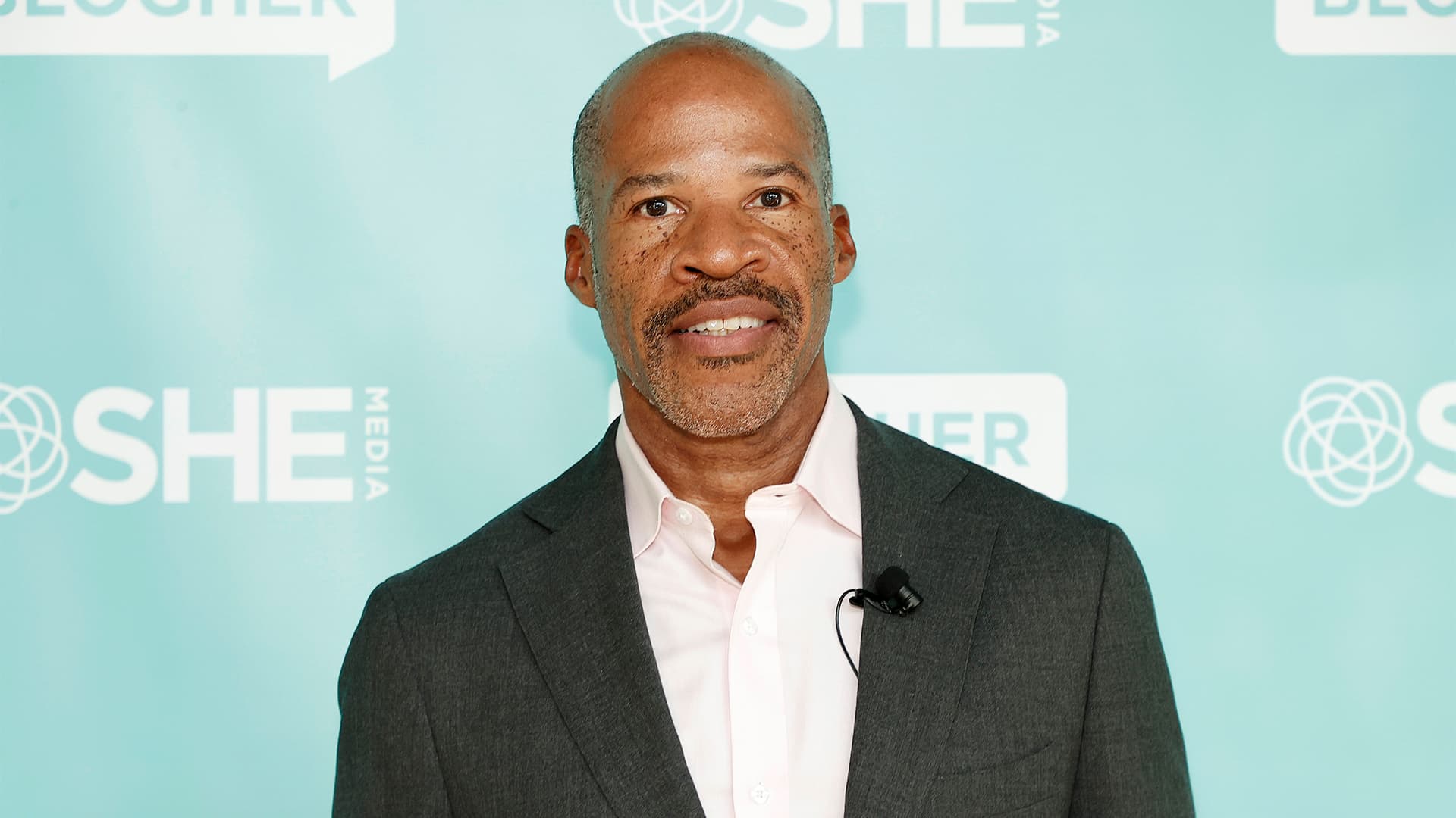 Ron Robinson Has Partnered With Girls in STEM To Inspire Future Generations Of Cosmetic Chemists